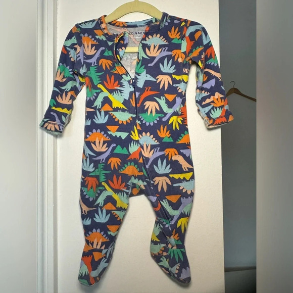 Baby bundle Old Navy Pijama, Gymboree button onesie, bambino pajama 3/6 months - Picture 2 of 8